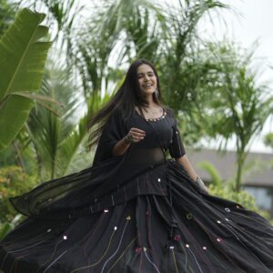 🛍 Midnight Threads – Multicolor Handmirrorwor Embroidery Set